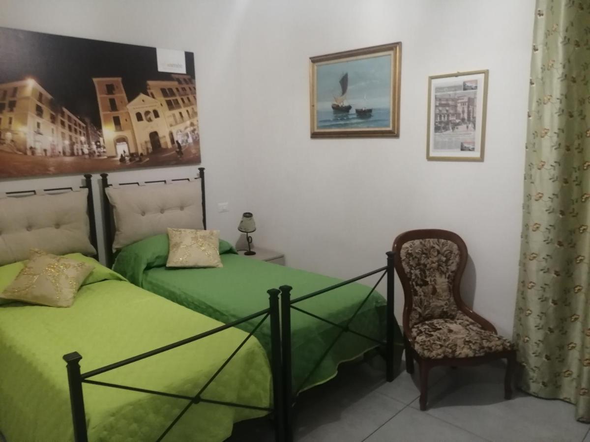 Tuttoincentro Bed & Breakfast Salerno Luaran gambar