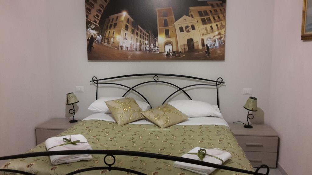 Tuttoincentro Bed & Breakfast Salerno Luaran gambar